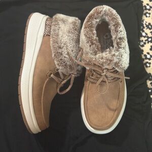 Skechers Tan Fur-Lined Winter Boots